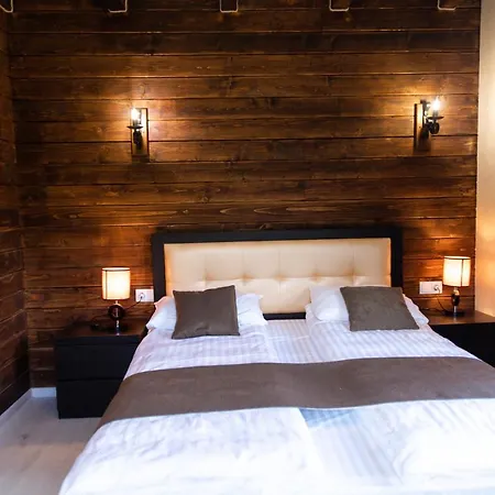 Guest house кичера Gold Mizhhirya (Transcarpathia)